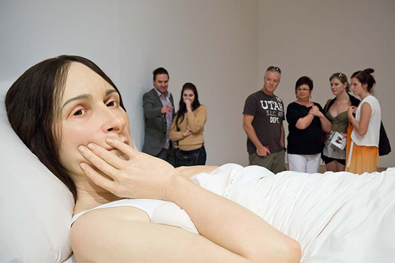 Ron Mueck installation view weekend crowds
