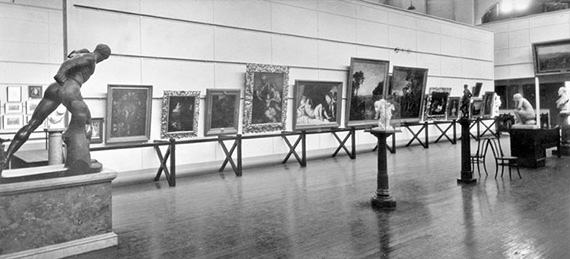 blog-qag-Queensland_State_Archives_2456_Interior_of_Queensland_Art_Gallery_Brisbane_April_1931